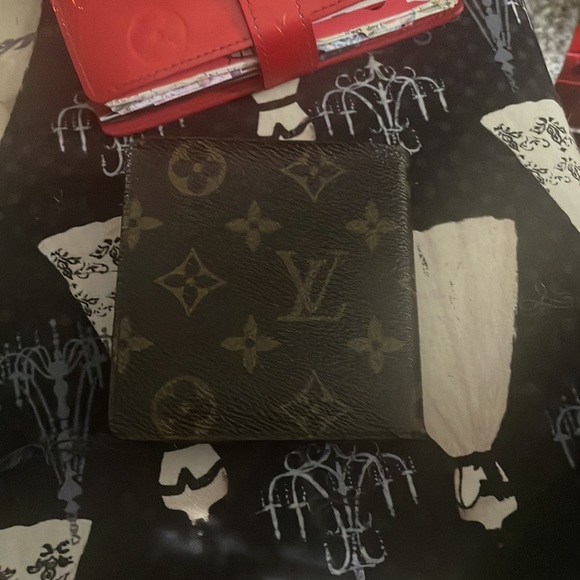 Authentic Louis Vuitton wallet - Picture 2 of 11